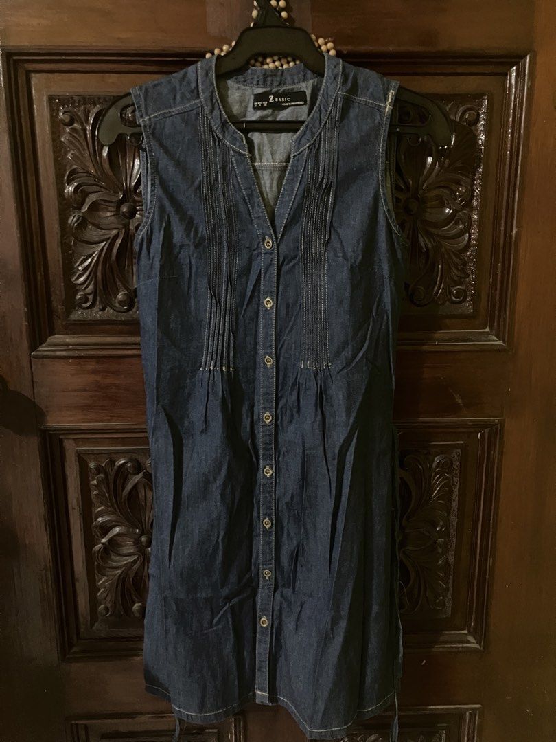 Zara Denim Dress Small (Category: Dresses) located in Cainta. Submitted by prelovedbyyanahooray (Listing ID 1460203165, Image 1). Description: No issues. Almost new. Size small, petite frame. Length is just above the knee for 5'3 ft. With ribbon to tie at the back. 📍Cainta, Rizal .