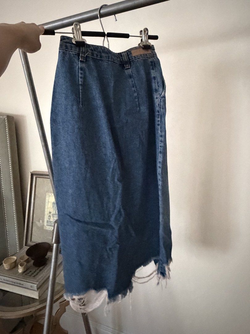 Zara Denim Skirt (Category: Skirts) located in Manila. Submitted by thriftfactor (Listing ID 1460166402, Image 2). Description: .