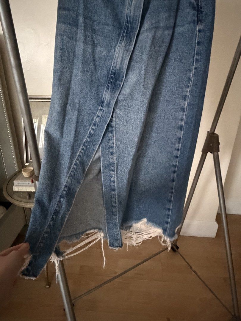 Zara Denim Skirt (Category: Skirts) located in Manila. Submitted by thriftfactor (Listing ID 1460166402, Image 3). Description: .
