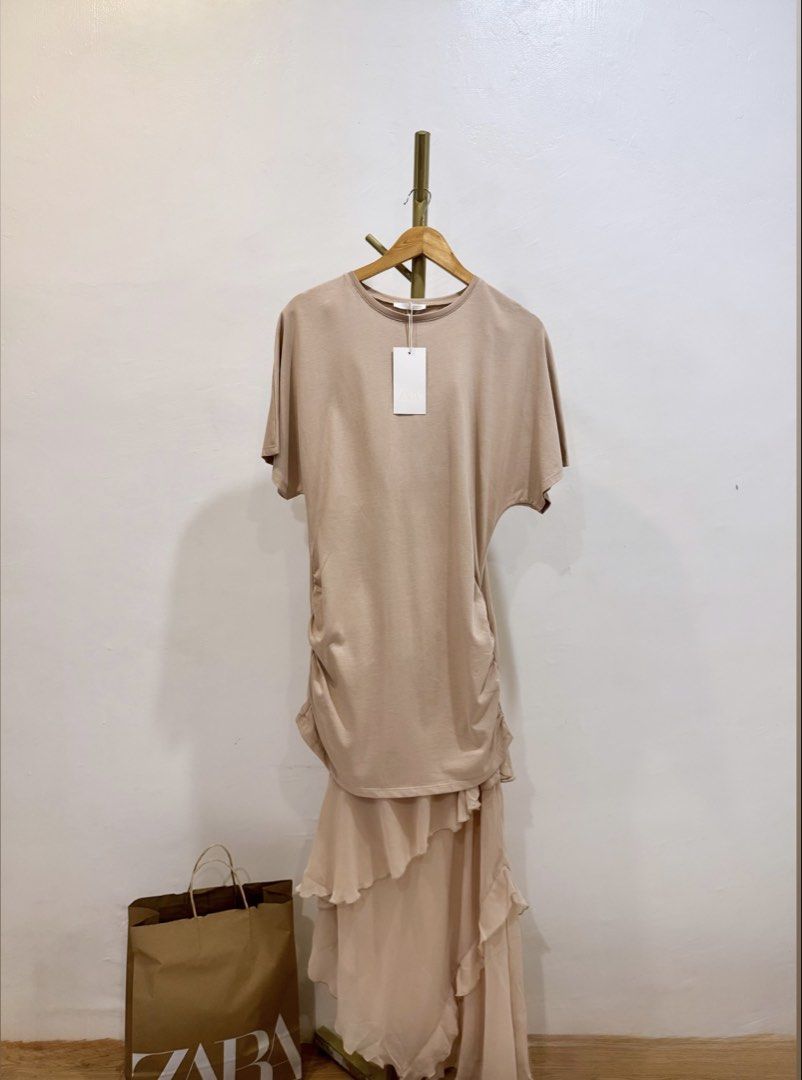 Zara Dress (Category: Dresses) located in Quezon City. Submitted by shopper_xoxo (Listing ID 1460166453, Image 2). Description: Brand new with tag 😊 📦 From Zara Japan 🚚 On hand and ready to ship MOP: GCash and BPI Shipping starts at ₱65 only ✨ .