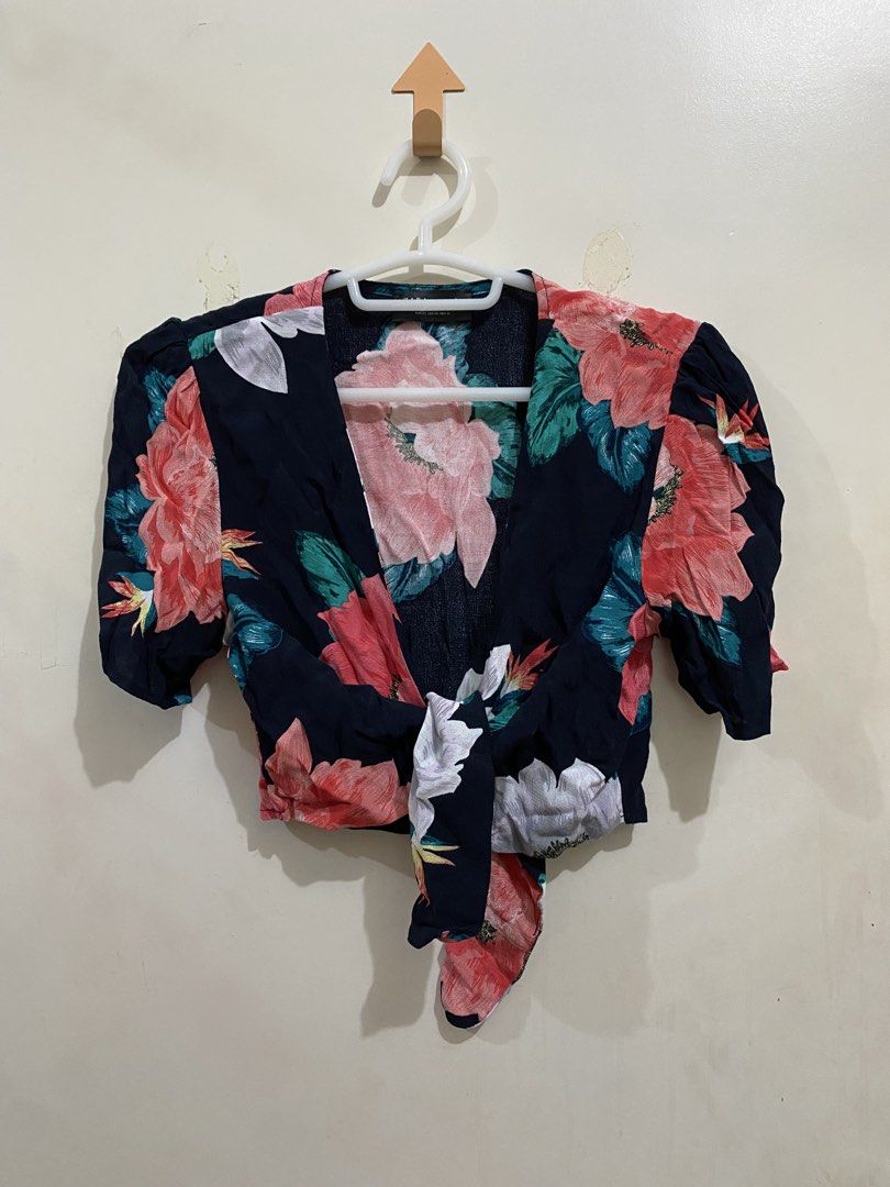 Zara Floral Cropped Top & Shorts Set/Coordinates (Category: Sets or Coordinates) located in Taguig. Submitted by maly01_ (Listing ID 1460212935, Image 2). Description: - flowy; best used in beach trips of casual dates dm for inquiries :).