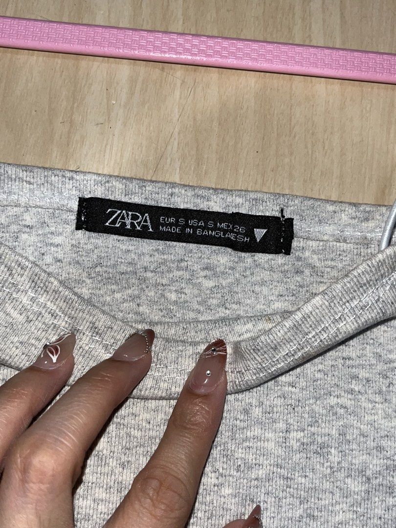 Zara Grey Ribbed Cropped Tank Top (Category: Sleeveless) located in Santa Rosa. Submitted by angee18 (Listing ID 1460194038, Image 2). Description: - Grey ribbed cropped tank top from Zara - Spaghetti straps - Stretchy material - Versatile for layering or wearing on its own - Easily pairs with jeans or skirts - FITS XS - SMALL.