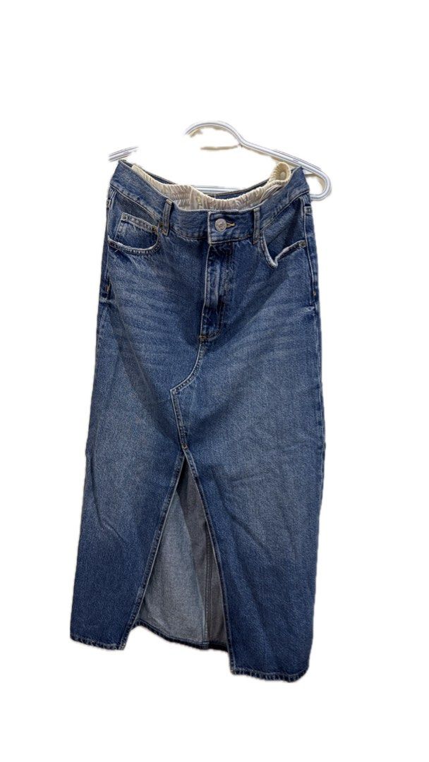 ZARA maxi denim skirt (Category: Skirts) located in Paranaque City. Submitted by dailyfindss. (Listing ID 1460219472, Image 1). Description: -payment first.