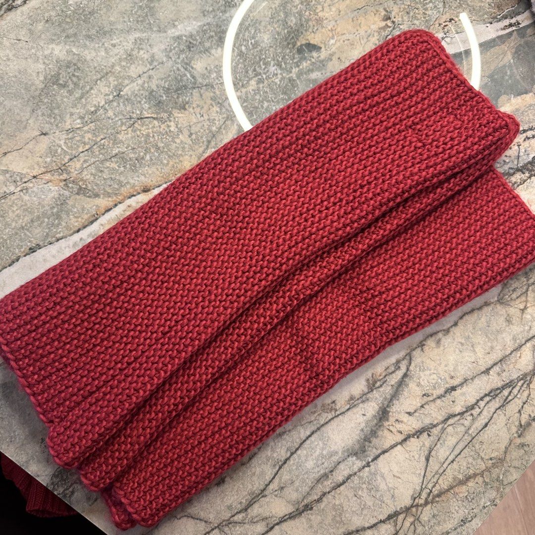 Zara pink knit scarf (Category: Scarves) located in Pasig City. Submitted by ynahperez (Listing ID 1460221000, Image 1). Description: .