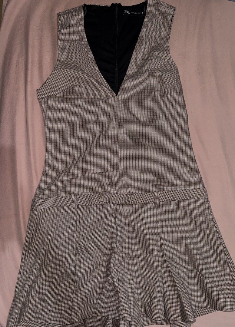 Zara Plaid Short Dress (Category: Dresses) located in Manila. Submitted by hoiebree (Listing ID 1460261981, Image 1). Description: Wore this only once in my Japan trip.