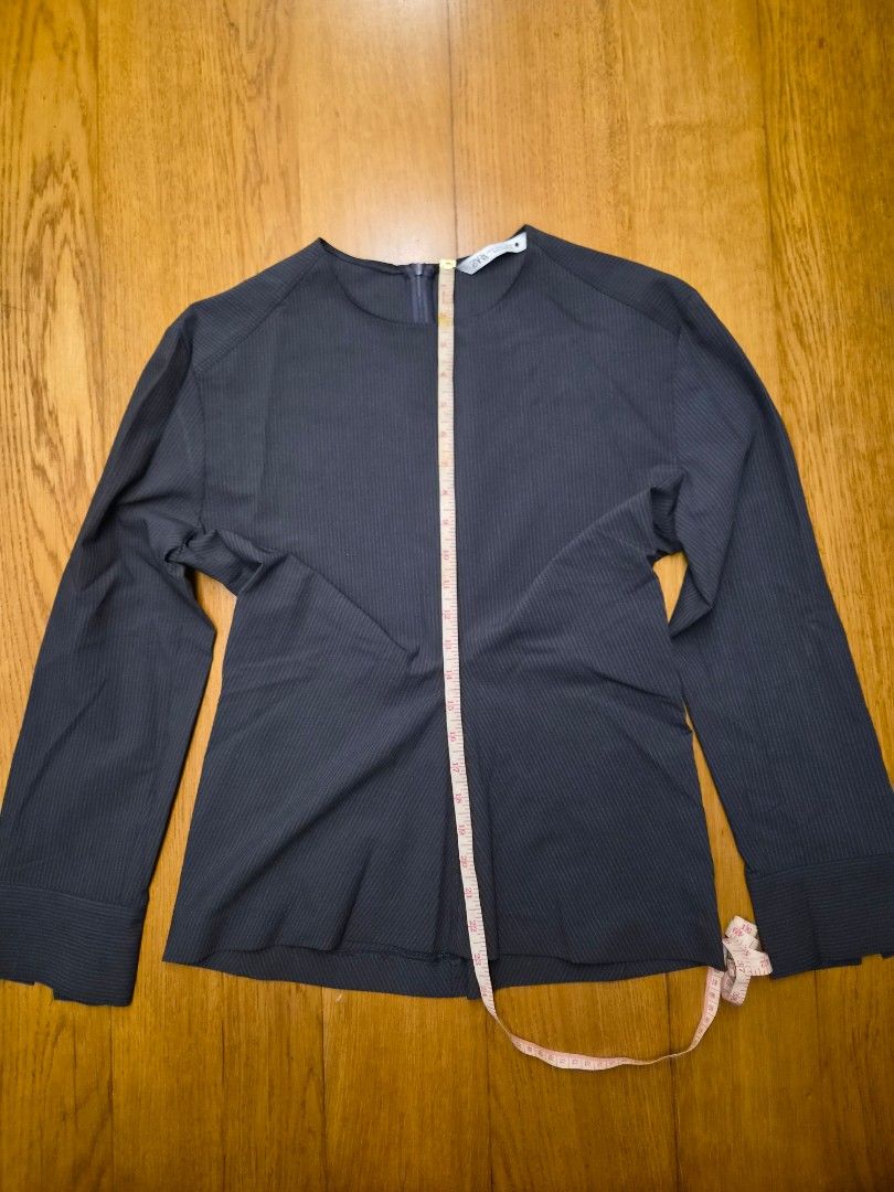 zara round neck top with long sleeves (Category: Longsleeves) located in Quezon City. Submitted by eunzaay (Listing ID 1460294248, Image 3). Description: ♡ fits s-m ♡ measurements: see measuring tape in photos for reference ♡ rfs: just never used it lmao too ♡ no flaws, like new, never been used ♡ feel free to haggle/nego!.
