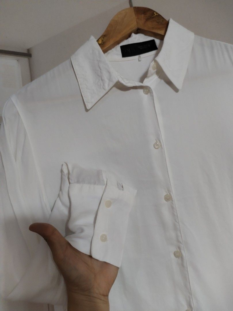 Zara white buttondown top (Category: Longsleeves) located in Lucena. Submitted by styleddsc (Listing ID 1460200245, Image 3). Description: .