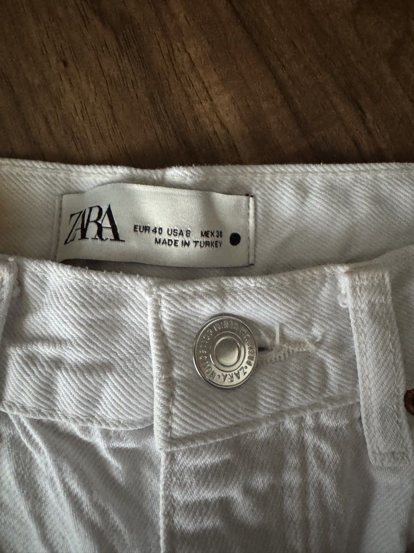 Zara White Denim Jeans (Category: Jeans) located in Silang. Submitted by xoxovintage98 (Listing ID 1460134373, Image 2). Description: With some stain from leather tag at the back (see picture).