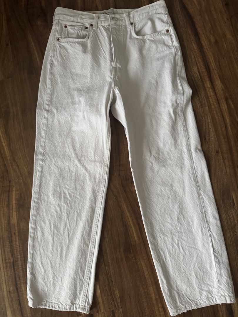 Zara White Denim Jeans (Category: Jeans) located in Silang. Submitted by xoxovintage98 (Listing ID 1460134373, Image 1). Description: With some stain from leather tag at the back (see picture).