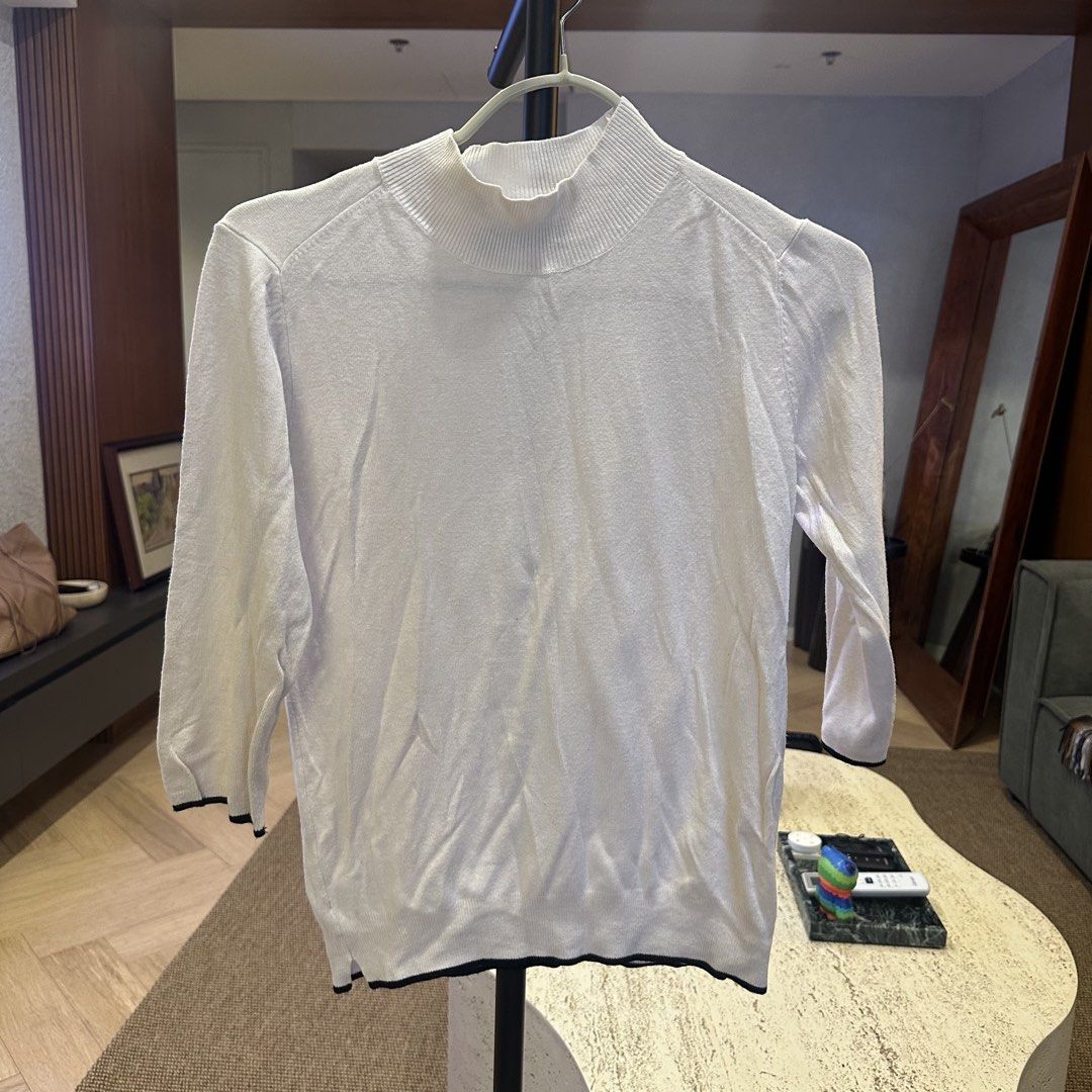 Zara white knit sweater (Category: Coats, Jackets and Outerwear) located in Pasig City. Submitted by ynahperez (Listing ID 1460210881, Image 1). Description: .