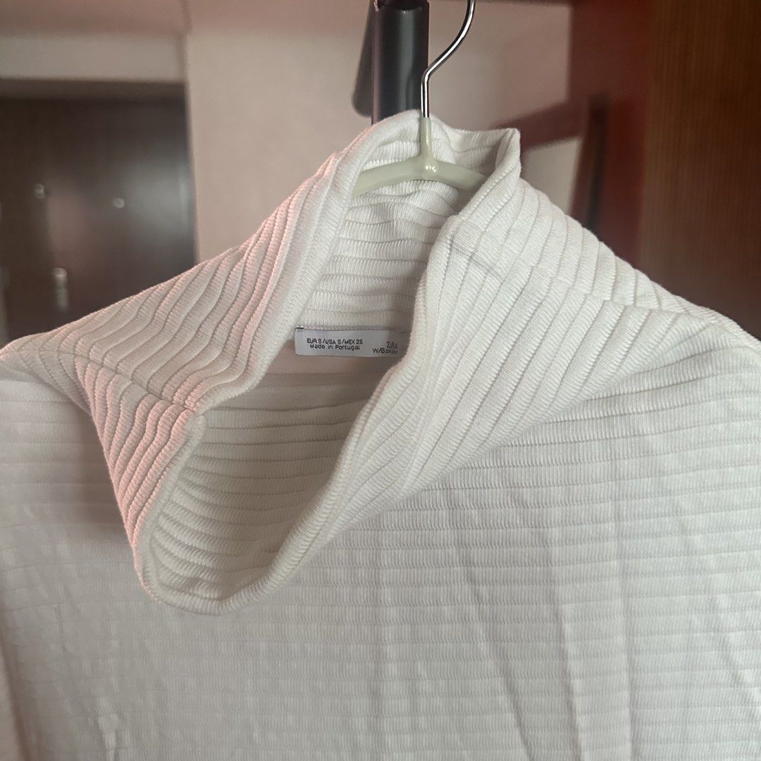 Zara white turtleneck sweater (Category: Coats, Jackets and Outerwear) located in Pasig City. Submitted by ynahperez (Listing ID 1460213849, Image 2). Description: .