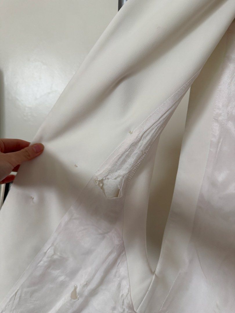 Zara White Vest (Category: Others Tops) located in Manila. Submitted by thriftfactor (Listing ID 1460167182, Image 3). Description: .