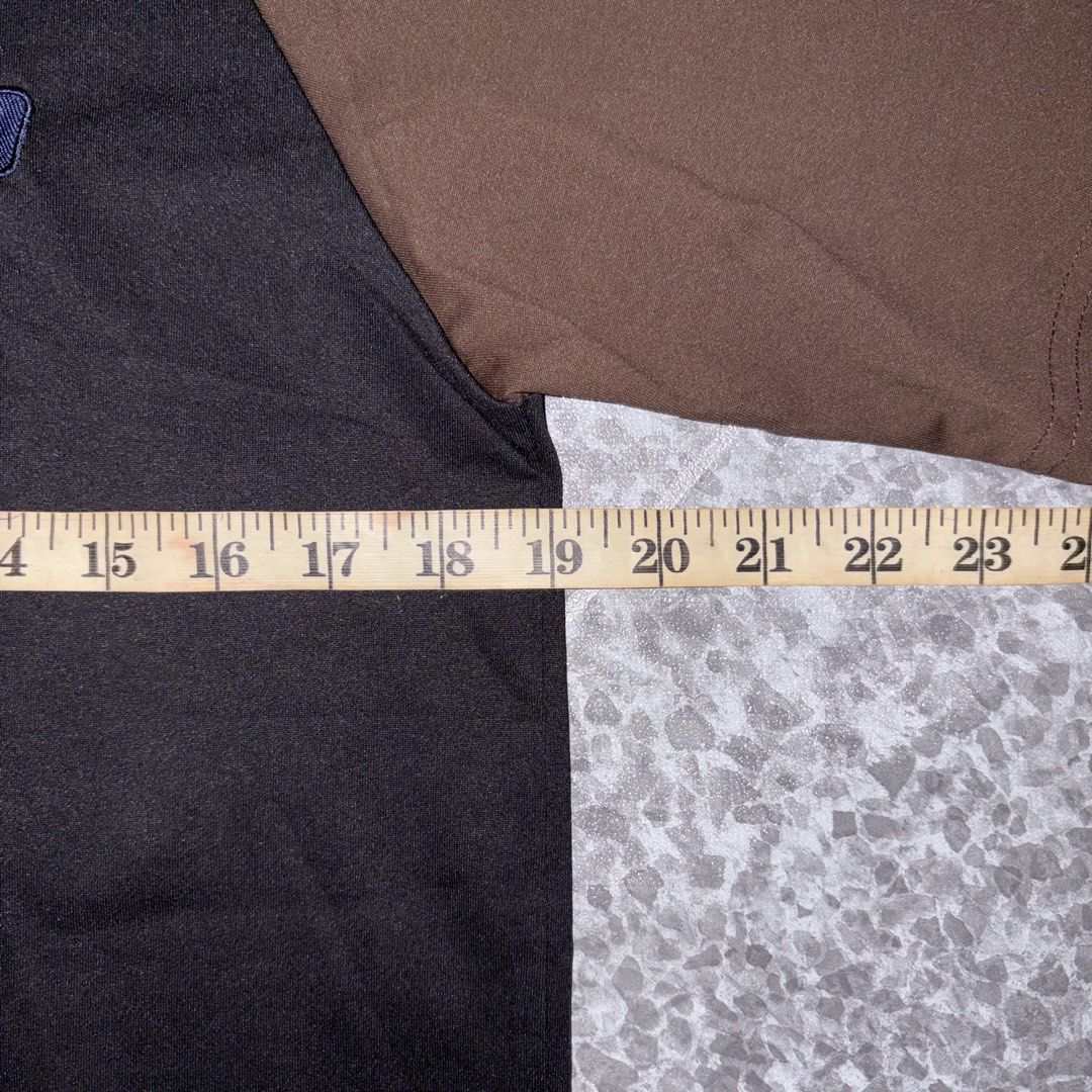 Zeke Basic Tee (Category: Tshirts & Polo Shirts) located in Ayer Molek. Submitted by hzqlqmnn (Listing ID 1460231738, Image 2). Description: P19 / L25 (S ON TAG) CONDITION 8.5/10 💬 PM FOR DETAIL 📦 POSTAGE — DFOD JNT.