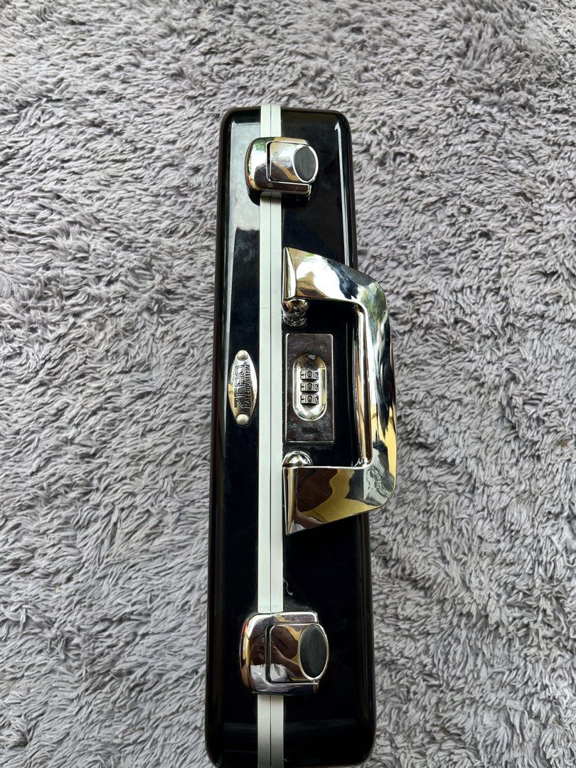 ZERO HALLIBURTON BRIEF CASE (Category: Briefcases) located in Dipolog. Submitted by janja2002 (Listing ID 1460270914, Image 3). Description: ZERO Halliburton Classic Polycarbonate Framed Attache with password key Fresh From Japan Surplus Excellent condition With manual.