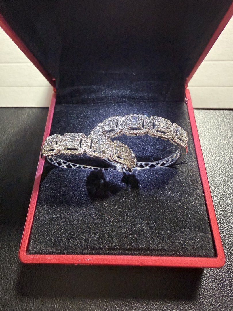 14k Diamond loop earrings (Category: Earrings) located in Quezon City. Submitted by she_101279 (Listing ID 1460342895, Image 1). Description: 14k Diamond big loop earrings 💯% Natural diamonds 💯% genuine & pawnable 20 peso size / for size Reference Sold per piece not per gram🫶.