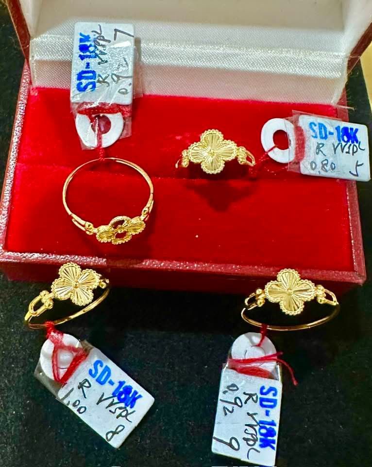 18k Saudi gold Vca Alhambra ring (Category: Necklaces) located in Manila. Submitted by bhelgoldseller2ndaccount (Listing ID 1460434087, Image 1). Description: New!!✨New!!✨New!! Authentic 18k Saudi Golds 💯pawnable/naisasanla 💯with high appraisal rate 💯good investment 💯Direct supplier price 👉OPEN for resellers 🌺please take time to evaluate their actual sizes and grams 👉Best panggift for all occasions ✅ Sold per grams not per piece Kya lowest