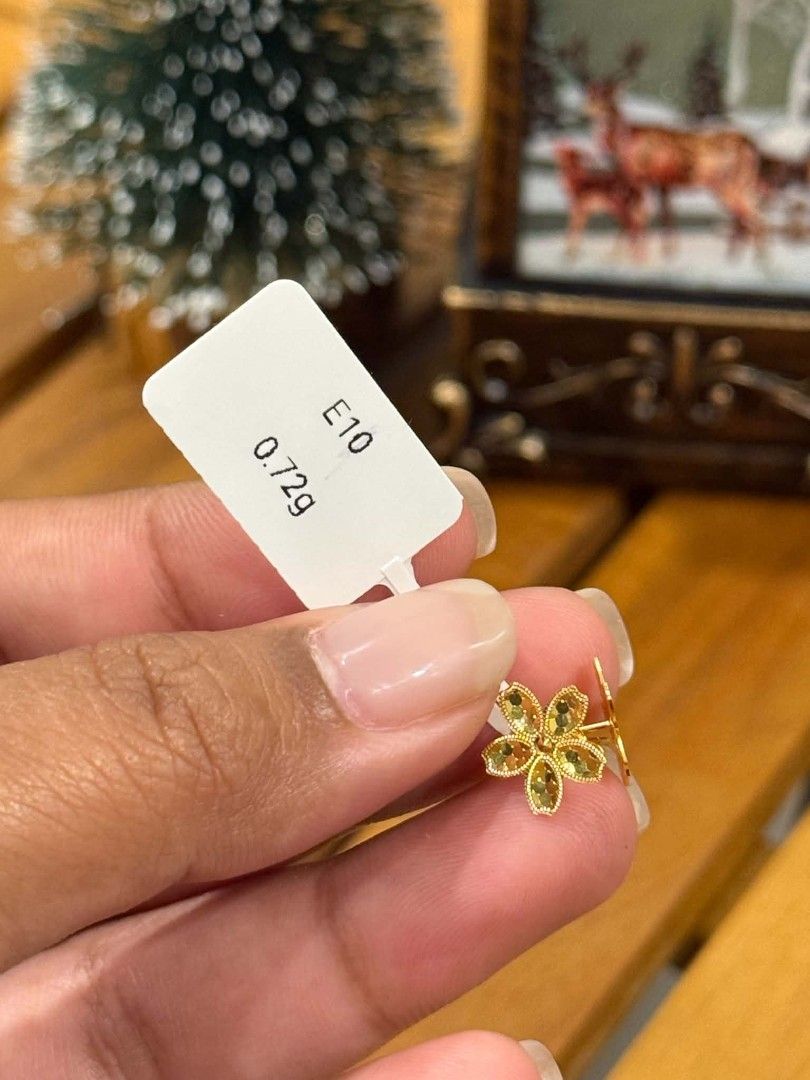 18k yg HK setting (Category: Earrings) located in Cebu City. Submitted by sophia_87 (Listing ID 1460474975, Image 1). Description: .