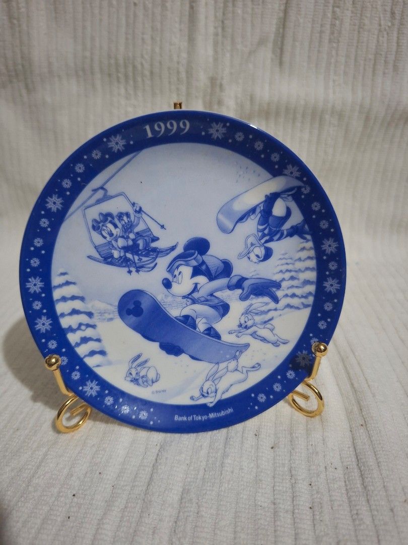 1999 Mickey Mouse Decorative Plate (Category: Vases & Decorative Bowls) located in Consolacion. Submitted by luxekerei (Listing ID 1460379961, Image 1). Description: .