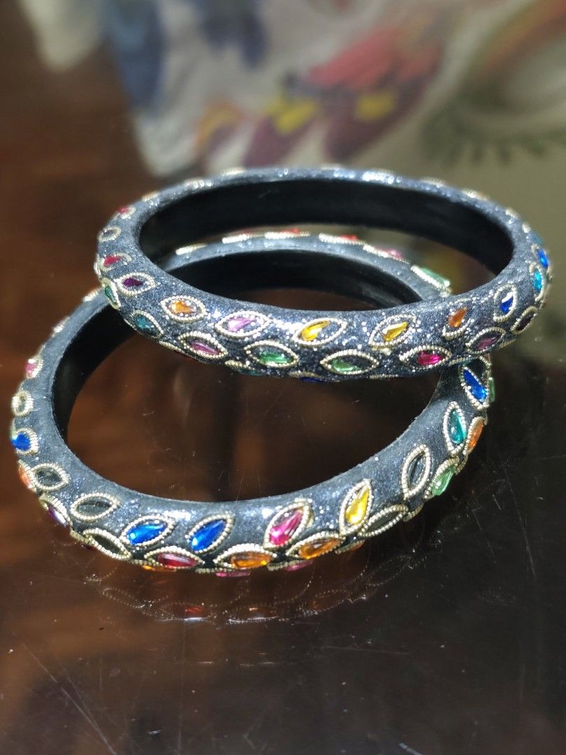 2pc Bangles SALE (Category: Bracelets) located in Makati City. Submitted by khrizaccessories (Listing ID 1460458180, Image 1). Description: .