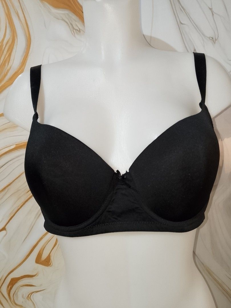 38c inner sense Black Padded Underwire Bra (Category: Undergarments & Loungewear) located in Manila. Submitted by truecrystal-1407 (Listing ID 1460470846, Image 1). Description: - Classic black bra for everyday wear - Padded cups for a smooth, shaped silhouette - Underwire support for comfort and lift - Adjustable straps for a personalized fit - Secure back hook and eye closure - Made with smooth, comfortable fabric.