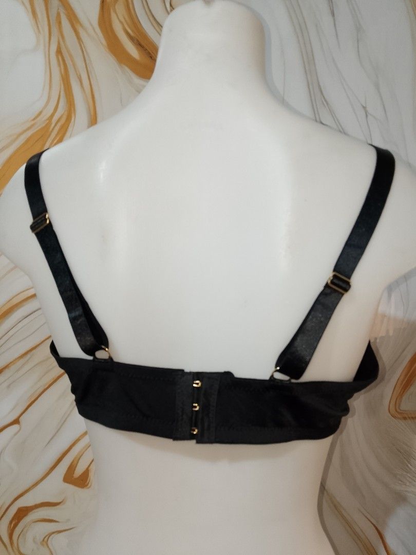 38c inner sense Black Padded Underwire Bra (Category: Undergarments & Loungewear) located in Manila. Submitted by truecrystal-1407 (Listing ID 1460470846, Image 2). Description: - Classic black bra for everyday wear - Padded cups for a smooth, shaped silhouette - Underwire support for comfort and lift - Adjustable straps for a personalized fit - Secure back hook and eye closure - Made with smooth, comfortable fabric.