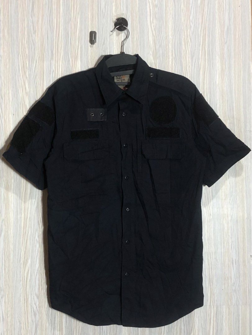5.11 Tactical Short Sleeve Button Up Shirt (Category: Tshirts & Polo Shirts ) located in Montevista. Submitted by rdthriftshub (Listing ID 1460336644, Image 1). Description: - Navy blue 5.11 Tactical short sleeve shirt - US Size Small Regular - Velcro patches on sleeves and chest - Made in Vietnam - Ideal for work or outdoor activities.