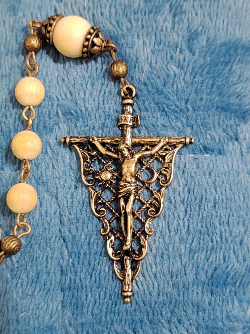 8 mm ivory rosary (Category: Religious Items) located in Manila. Submitted by fastlion.880b20 (Listing ID 1460312259, Image 1). Description: .