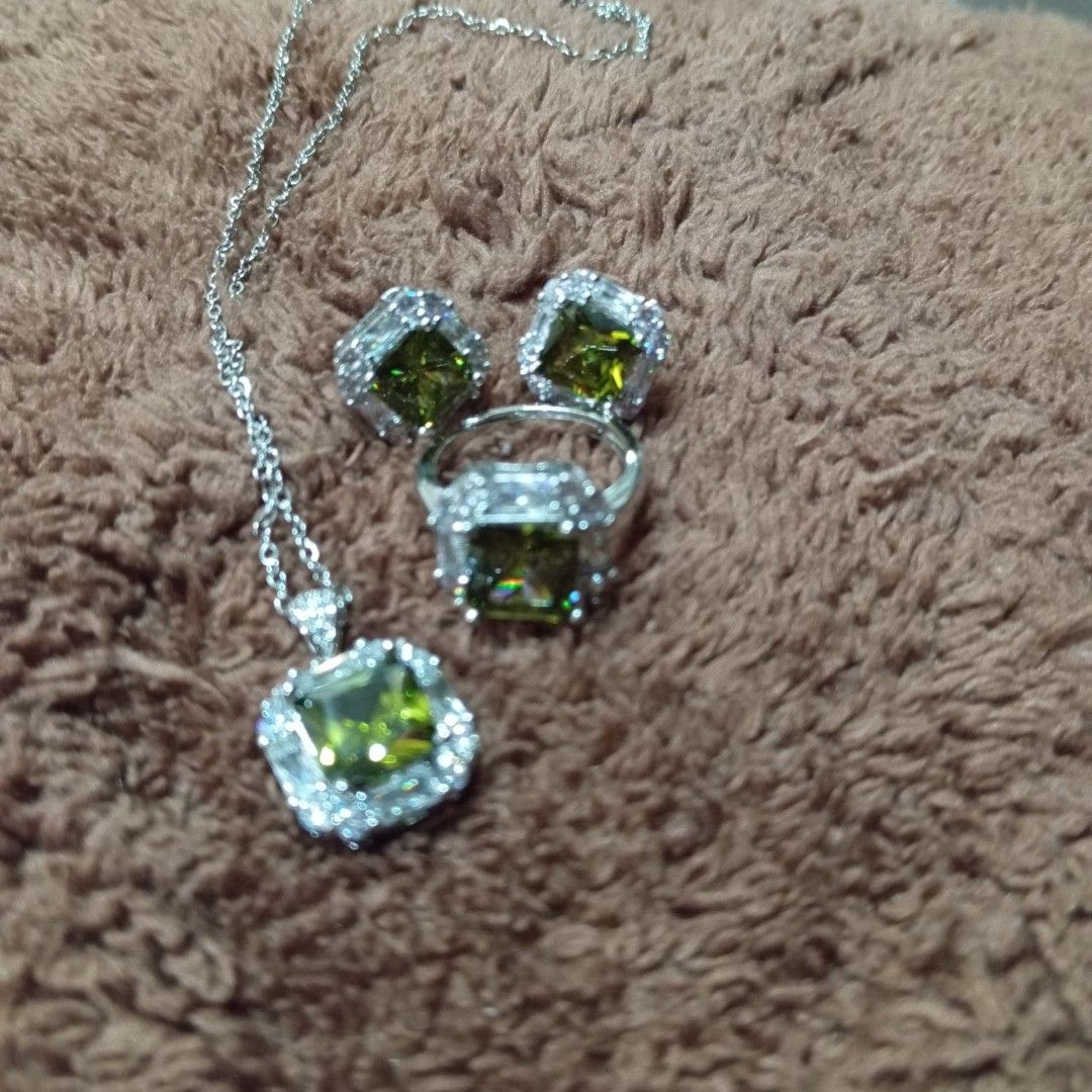 💯 Peridot Set (August Birthstone) (Category: Necklaces) located in Manila. Submitted by garnetjanuary17 (Listing ID 1460428439, Image 3). Description: free shipping nationwide.