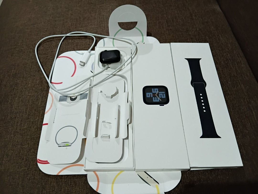 A- watch SE 2nd generation (Category: Other Gadgets) located in Angono. Submitted by brilliance81421 (Listing ID 1460397671, Image 1). Description: This was already opened, but has never been used. Original A-Watch SE 2nd gen 40mm Price still negotiable.