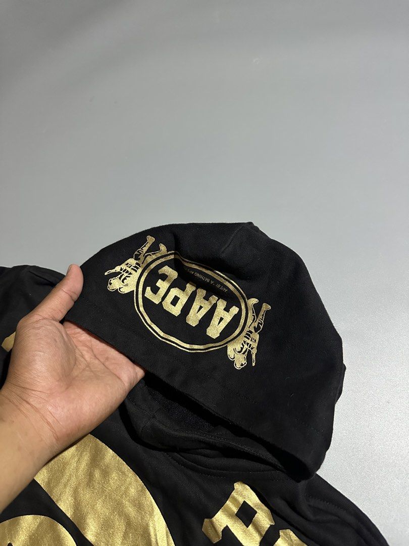 AAPE HOODIE SHIRT (Category: Activewear) located in Makati City. Submitted by js.street.finds (Listing ID 1460375328, Image 3). Description: DIMES 23/26.