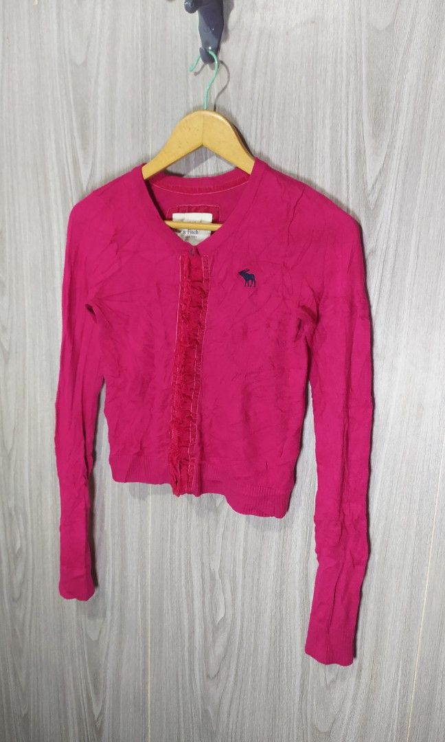 Abercrombie & Fitch Cardigan (Category: Others Tops) located in Naga. Submitted by secondspinv2 (Listing ID 1460351084, Image 2). Description: Abercrombie & Fitch Cardigan ✅Size: S ✅Width: 15.5 ✅Length: 19 ✅Sleeve: 27 ✅Color Rate: 9.5/10 ✅No Issue ✅Need Wash ✅Location: Bicol Naga City, Camarines Sur ✅Courier: J&T Express/Flash Express ✅MOP: Gcash only.