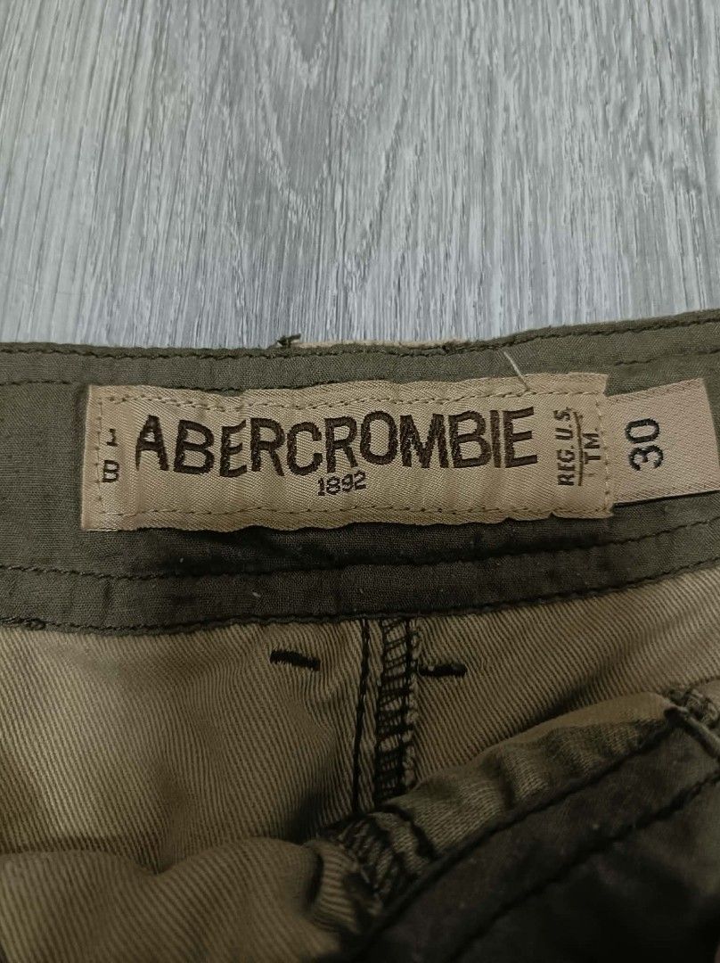 ABERCROMBIE SKIRT (Category: Skirts) located in Angeles City. Submitted by 2bee_shop (Listing ID 1460442417, Image 2). Description: ABERCROMBIE CAMO SKIRT FREE SIZE / 15.5 LENGTH / 21 OPENING 🧷 CONDITION & CR 9/10 🧷 THE QUALITY IS REALLY NICE 🧷 ISSUE MINIMAL USAGE 300 + SF .
