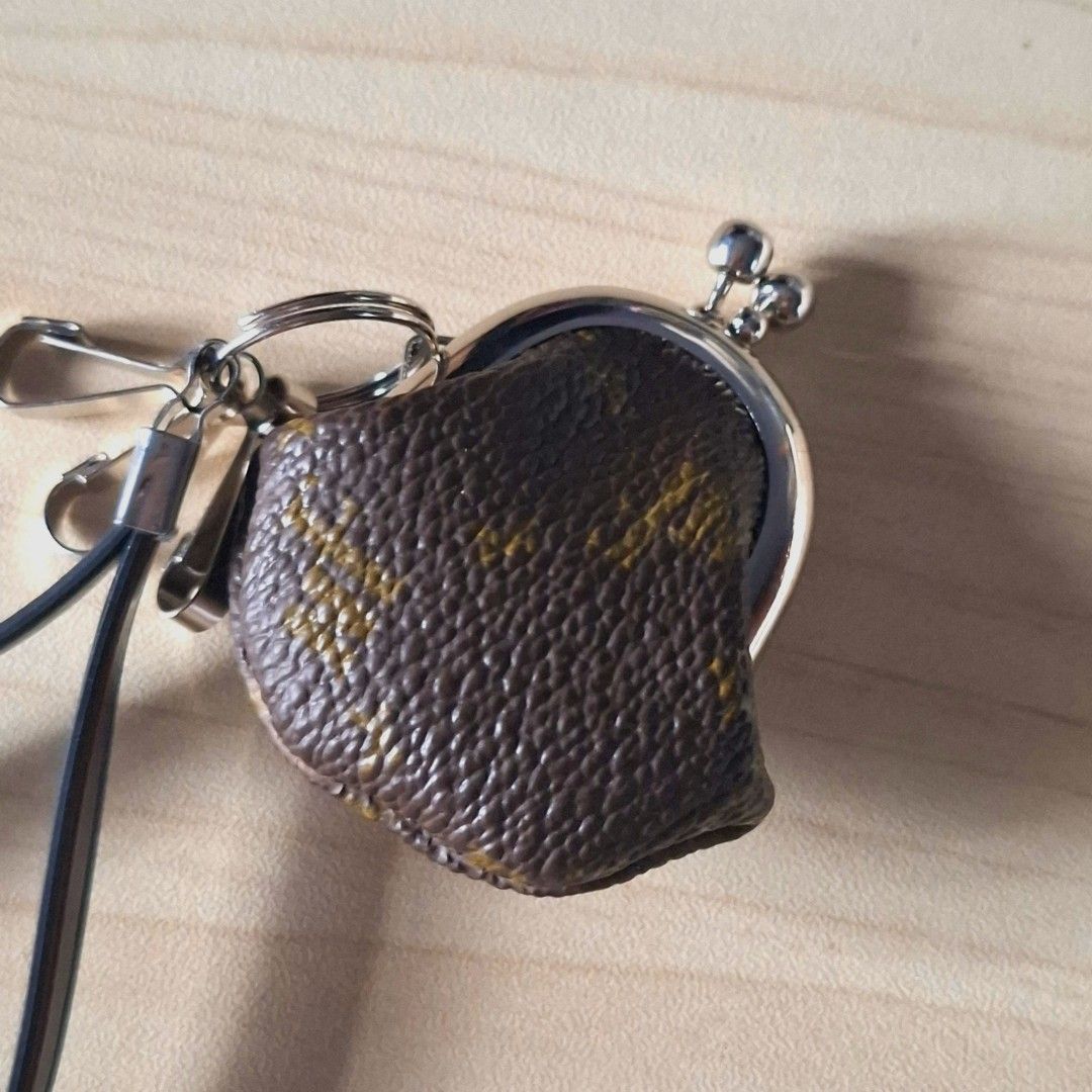 Accesories Bag Keychain Charm (Category: Purses & Pouches) located in Quezon City. Submitted by an.marie (Listing ID 1460505933, Image 3). Description: Handmade accesories Purse charm keychain Perfect for spare change - so cute! Handbag charm keychain upcycled canvas is used on both sides so you don't have to worry about the charm flipping over. 2pcs avail comes w/a box.