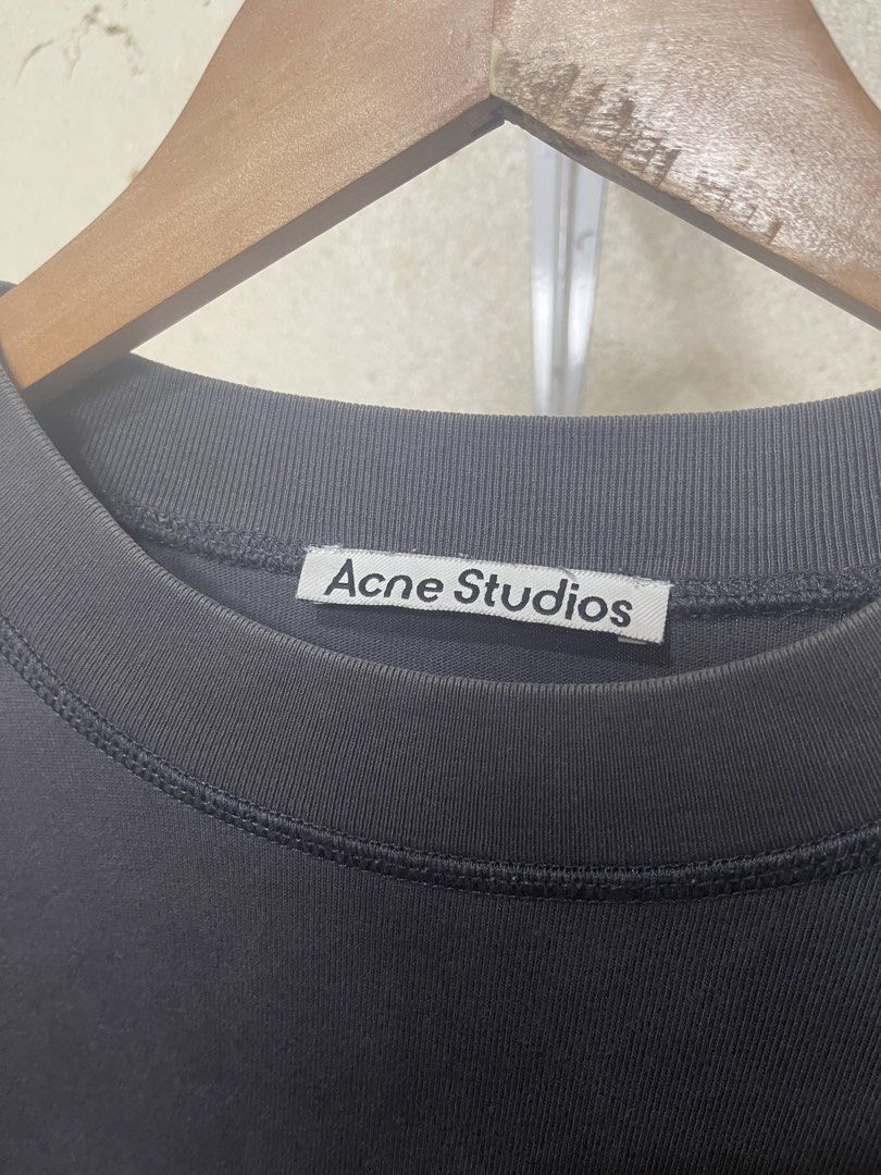 Acne Studios Mid Logo Tee (Category: Activewear) located in Tuguegarao City. Submitted by elyks11 (Listing ID 1460328305, Image 2). Description: ACNE STUDIOS TEE SOLID NG CONDI ANG KAPAL.