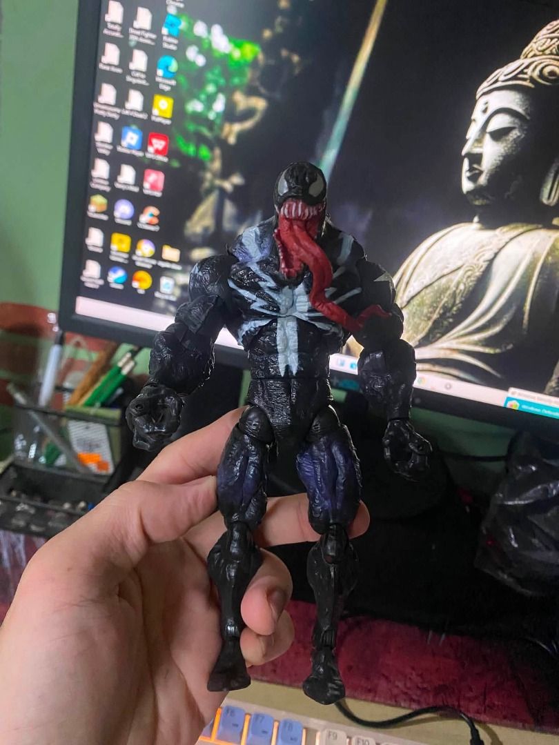 Action Figures (Category: Figurines & Statues) located in Quezon City. Submitted by lazy_edzeey (Listing ID 1460496033, Image 1). Description: - Marvel Legends Infinity War Captain America 6 inch as is 700 - Marvel Legends Logan kitbash 6 inch as is 650 - Toybiz Venom knockoff 7 inch as is 450 - Mcfarlane Batman 7 inch as is 650 - Ready for display or play.
