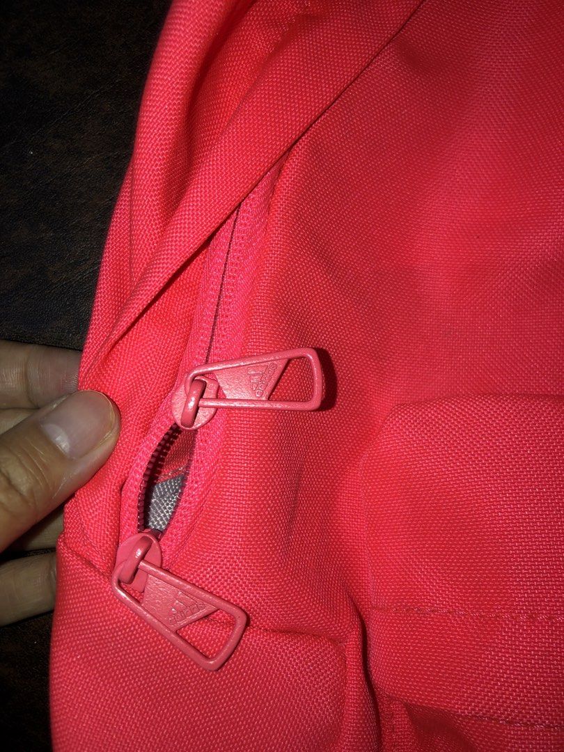 adidas (Category: Backpacks) located in Aliaga. Submitted by imang_13 (Listing ID 1460367259, Image 3). Description: ✅300 nlng - ang issue lng ay yung print nia, dahil nka tago nlng kusa na nag fade. pero chek nio zipper halata nmn bago at hnd halos nagamit. .