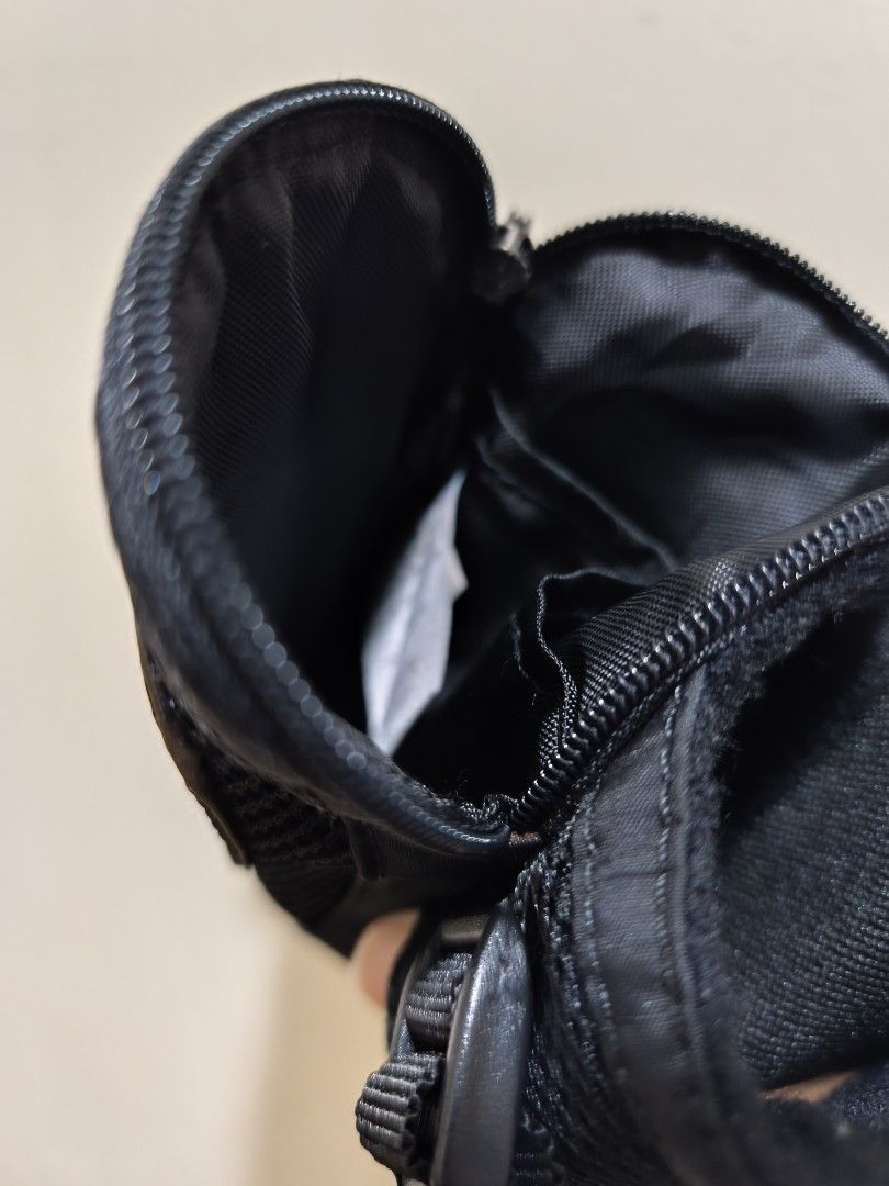 Adidas ArmBand (Category: Wallets & Card Holders) located in Quezon City. Submitted by uydaisy1979 (Listing ID 1460465897, Image 3). Description: .
