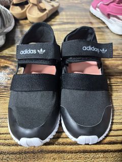 (Category: ) located in . Submitted by littlebooythriftstore (Listing ID 1460425381, Image 1). Description: .