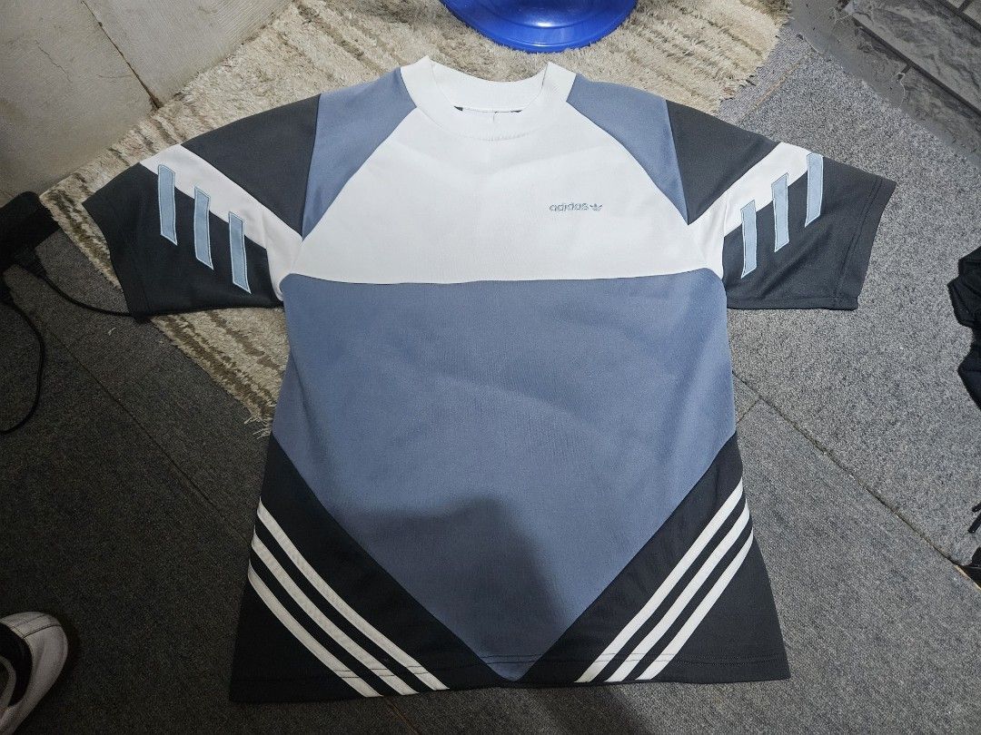 ADIDAS CHOP SHOP TEE (Category: Tshirts & Polo Shirts ) located in Cavite. Submitted by superhonestseller07 (Listing ID 1460322849, Image 2). Description: adidas Chop Shop Tee Size large fitting Bnew condition with tags Issue: ink stain on sleeve check pic. 700 + sf.