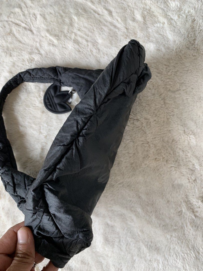 Adidas kilibag (Category: Shoulder Bags) located in Taguig. Submitted by madisam (Listing ID 1460320421, Image 3). Description: .