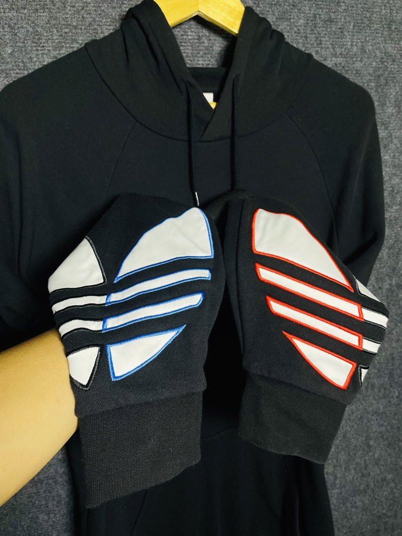 Adidas Sleeve Trefoil Jacket (Category: Coats, Jackets and Outerwear) located in Baguio. Submitted by onyol.items (Listing ID 1460467128, Image 3). Description: Condition: Excellent Dimension: 29 Length 24 Width Size- Large to XL Issue: None Color rate: 9.5 .