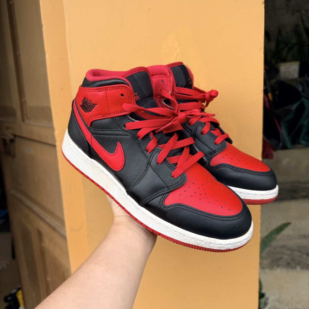 Air Jordan 1 Mid GS (Category: Sneakers) located in La Trinidad. Submitted by true_kidsclothing (Listing ID 1460495030, Image 1). Description: Air Jordan Mid (GS) EUR 39 / 24.5 CM - Ganda pa neto natago lang kaya medyo may slight signs of use sa sole Overall ganda pa, Sira na Box .