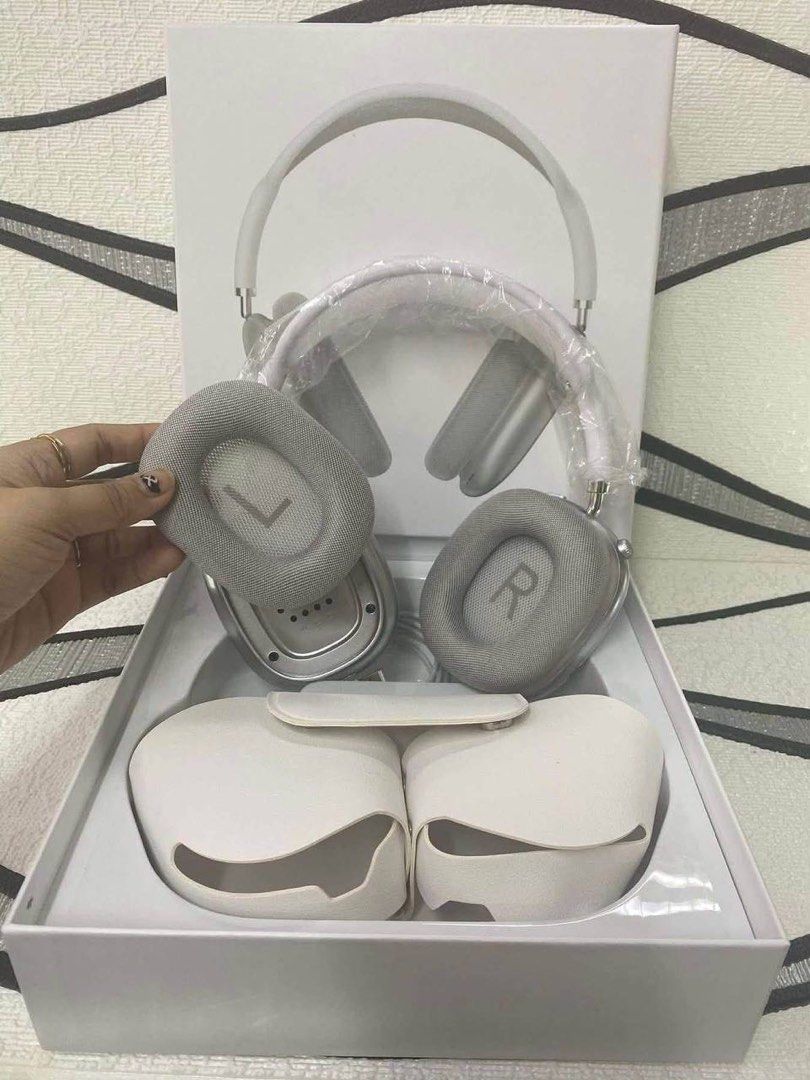 Airpods Max (Category: Headphones & Headsets) located in Manila. Submitted by magicmike08 (Listing ID 1460305402, Image 3). Description: AirPods Max ✅Turn on Bluetooth ✅Connect AirPods max (magnetic)❤️‍🔥 ✅Turn the digital crown to adjust volume 👉Press once to play or pause 👉Double-press to ship forward 👉Triple -press to skip back headset wireless earphone USB -C Dm to order.