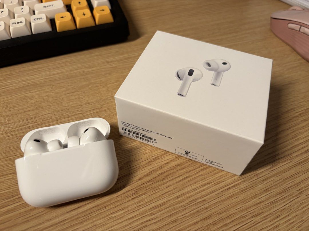 AirPods Pro 3 (with ANC) + free case (Category: Earphones) located in Maasin. Submitted by gwenchanaa (Listing ID 1460403127, Image 2). Description: with original box and inclusions with free transparent case Delivery via LBC or J&T Location: Leyte.