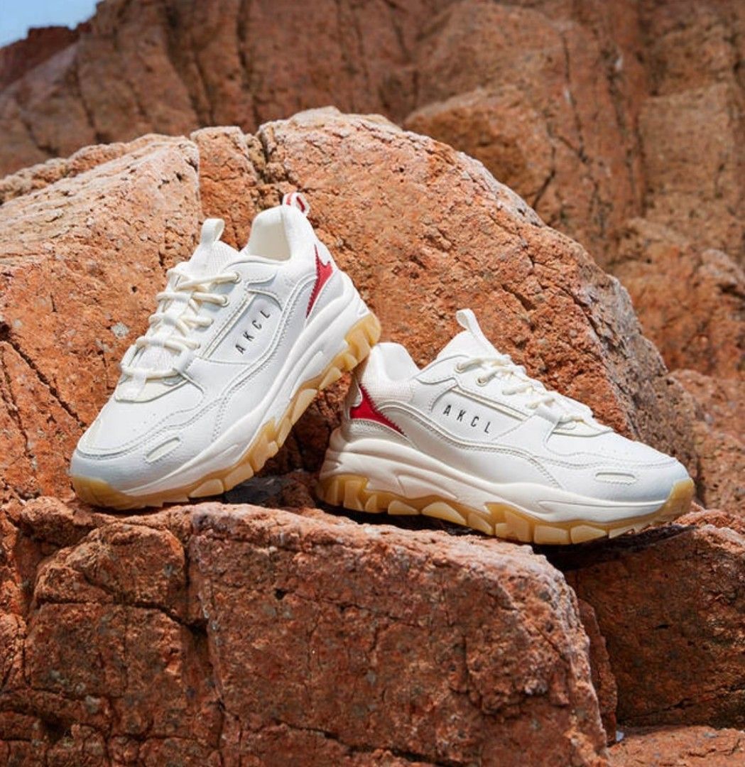 AKIII CLASSIC URBAN TRACKER Sneakers (Category: Sneakers) located in Cabadbaran. Submitted by ztsfinds (Listing ID 1460326843, Image 1). Description: -Urban Tracker sneakers in the Off- white Ivory -Fashion Shoes, working shoes. -Unisex -This is curated ukay footwear. -Size: 43/280/10 -Heel hight: 4.5 cm.