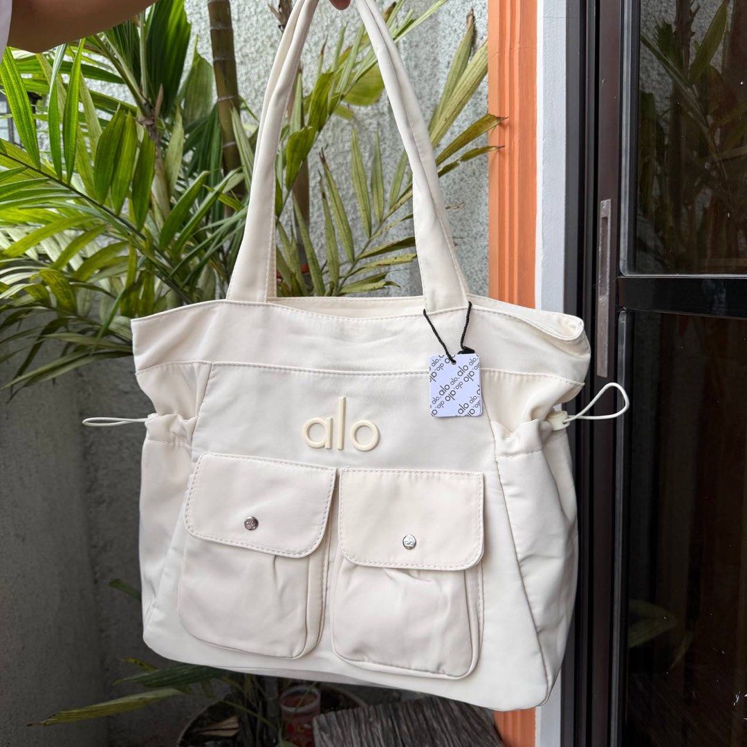 al🫧 utility tote bag (Category: Tote Bags) located in Baguio. Submitted by renzms (Listing ID 1460388350, Image 2). Description: alo utility tote bag 🤍 ₱850 each alo utility tote bag 🤍 ₱850 each • fresh from 🇻🇳 • actual photos | what you see is what you get • meet up in town (every saturday only) • requires 50% dp to secure the item then the remaining balance upon meet up (Baguio City buyers only) • can ship nationwide via tiktok co visit @a