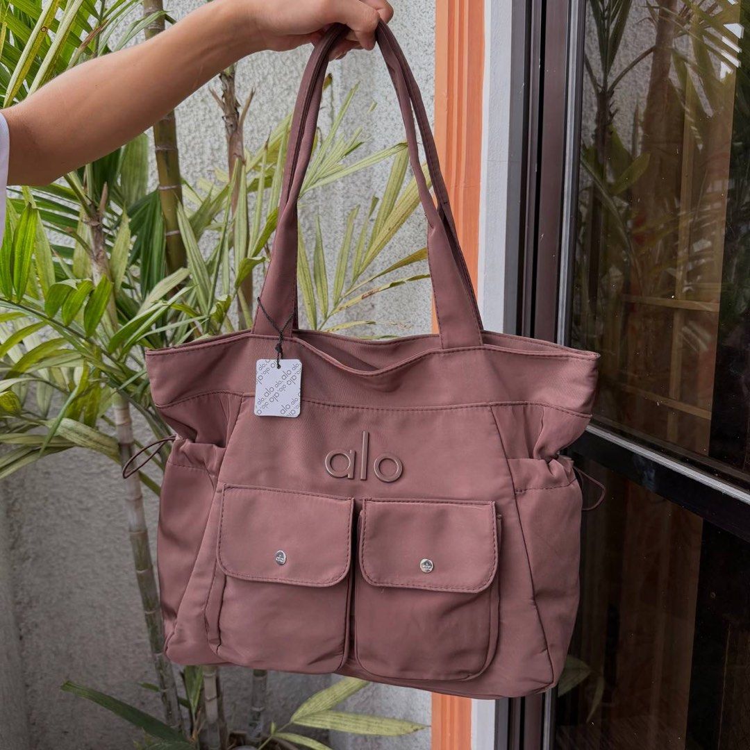 al🫧 utility tote bag (Category: Tote Bags) located in Baguio. Submitted by renzms (Listing ID 1460388350, Image 3). Description: alo utility tote bag 🤍 ₱850 each alo utility tote bag 🤍 ₱850 each • fresh from 🇻🇳 • actual photos | what you see is what you get • meet up in town (every saturday only) • requires 50% dp to secure the item then the remaining balance upon meet up (Baguio City buyers only) • can ship nationwide via tiktok co visit @a