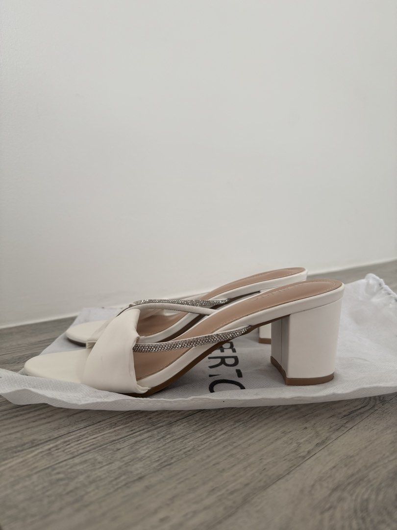 Alberto Dinah Heeled Sandals (Category: Heels) located in Manila. Submitted by celestial08 (Listing ID 1460429079, Image 3). Description: Set as negotiable: Yes.