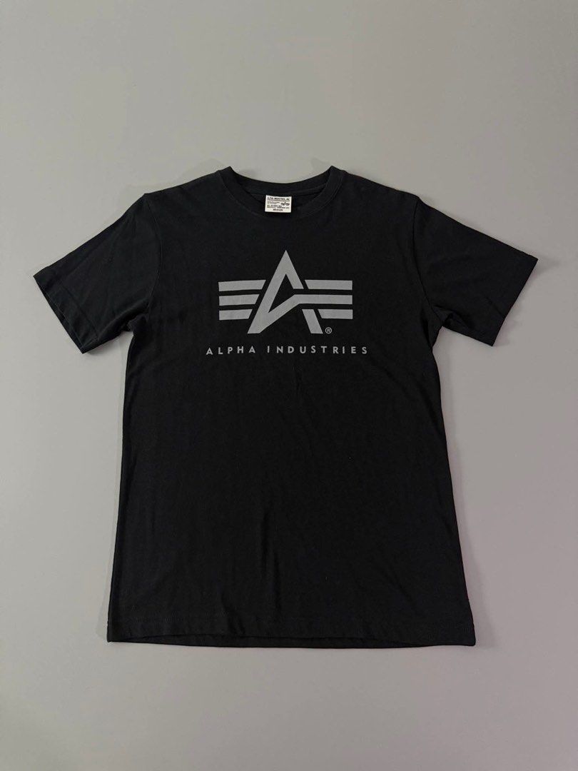 ALPHA INDUSTRIES (Category: Tshirts & Polo Shirts ) located in Guagua. Submitted by sweetboyy (Listing ID 1460450131, Image 1). Description: ALPHA INDUSTRIES EXCELLENT CONDITION / NO ISSUE SIZE MEDIUM ON TAG / DIMES L27.5 W20.