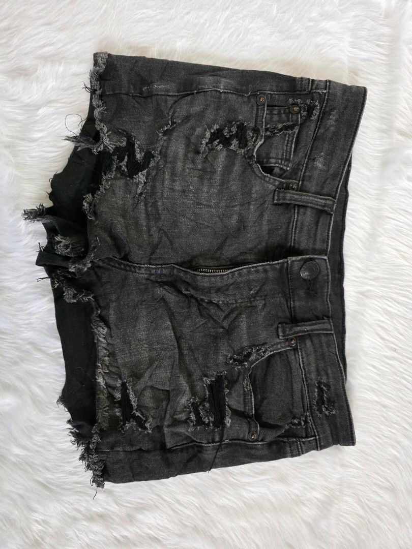 American Eagle Distressed Next Level Stretch Denim Shorts Size 30 (Category: Shorts) located in Taguig. Submitted by thebrandedrackph (Listing ID 1460335469, Image 2). Description: These American Eagle distressed denim shorts offer a blend of rugged style and modern comfort. Featuring the brand's 'Next Level Stretch' technology, they provide exceptional flexibility while maintaining a classic denim aesthetic. The charcoal black wash is heavily di